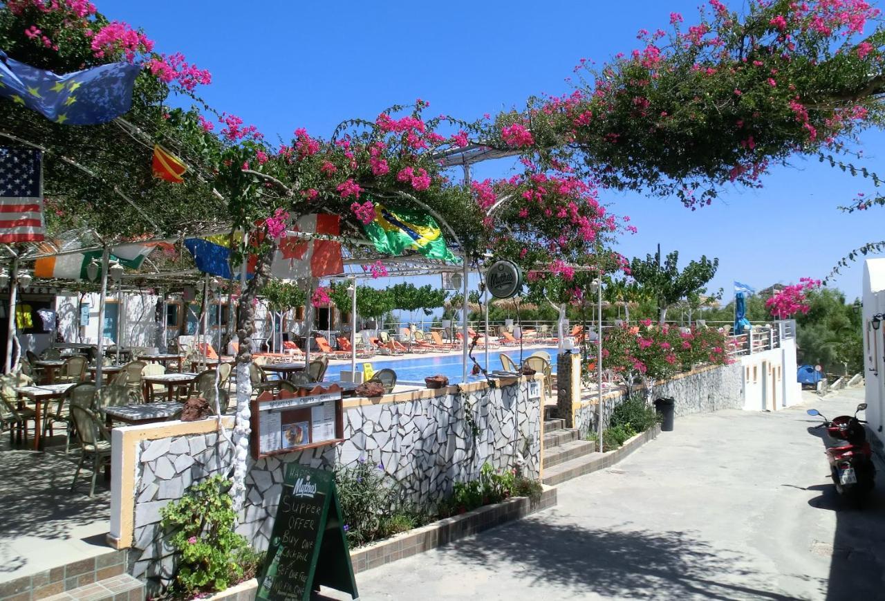 Santorini Camping & Hostel 费拉 外观 照片