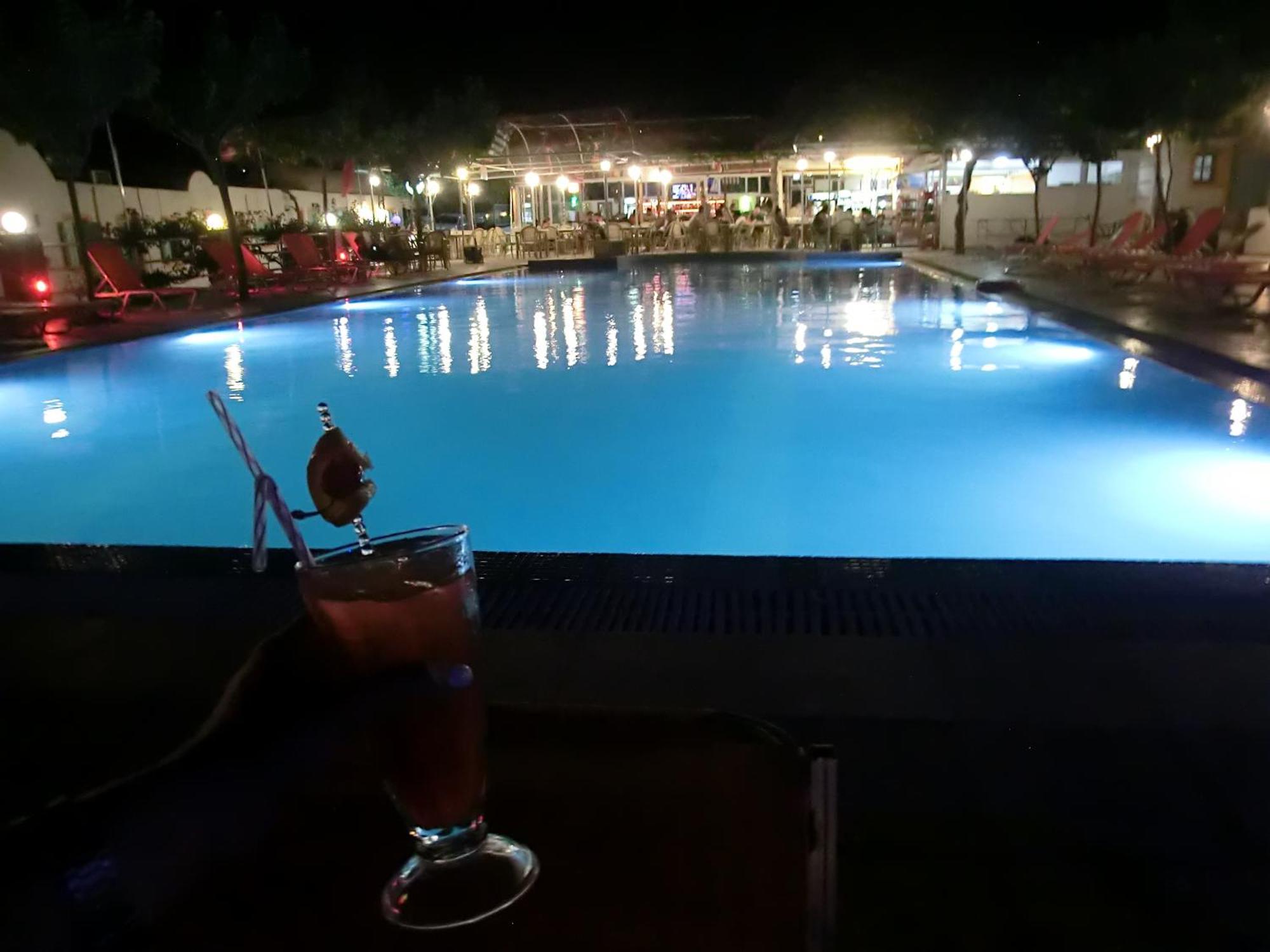 Santorini Camping & Hostel 费拉 外观 照片